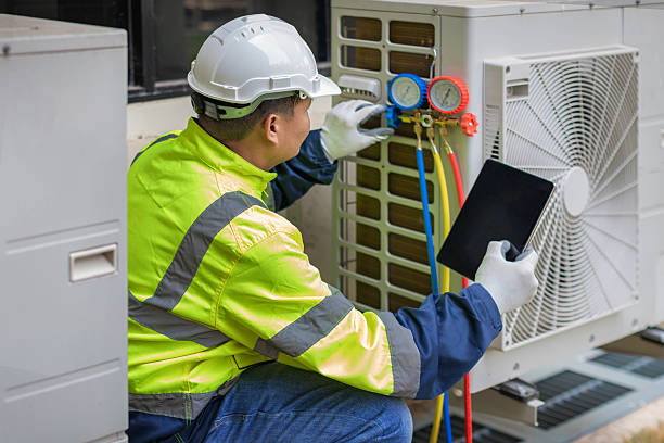 Professional Hvac technician working in Center Hill, FL